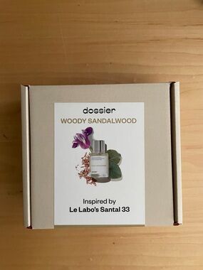 dossier Woody Sandalwood Eau de Parfum - Beige Box